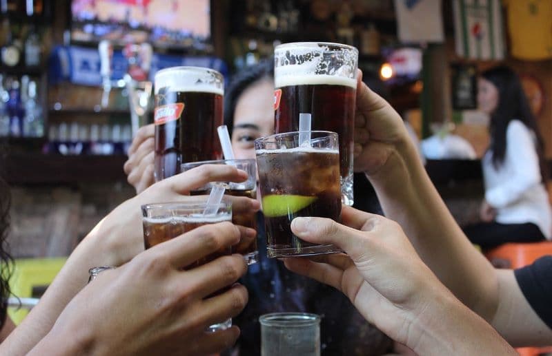 Bares onde cerveja gelada, respeito e democracia são parte do cardápio