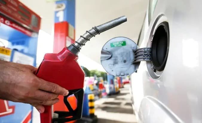 Deputado compra postos em Jequié e reduz preço da gasolina abaixo do mercado local