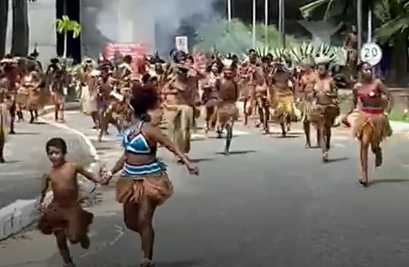 Indígenas e policiais militares entram em confronto no CAB, em Salvador