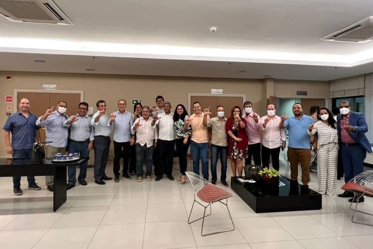 Jerônimo recebe apoio de prefeitos da oposição e presidentes de consórcios