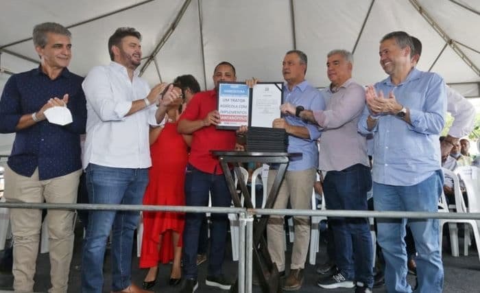 Governador anuncia nova escola e obras de abastecimento de água para Santanópolis e região