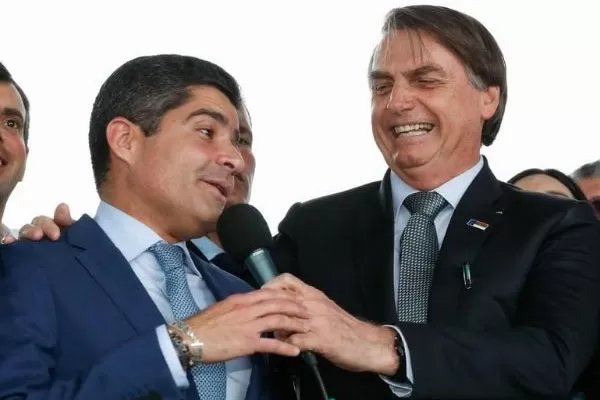 Bolsonaro tenta reaproximação com ACM Neto