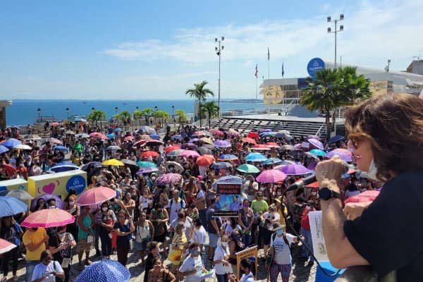 Professores de Salvador decretam greve por tempo indeterminado