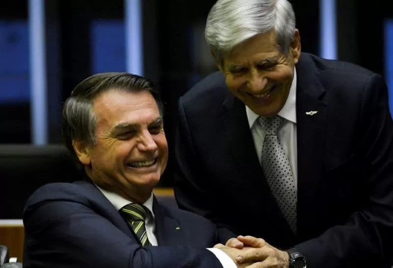 Generais do governo ganham mais de R$ 800 mil em um ano após medida de Bolsonaro