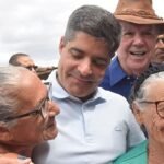 Em Barra, ACM Neto participa de festa religiosa, faz carreata e visita regiões da cidade