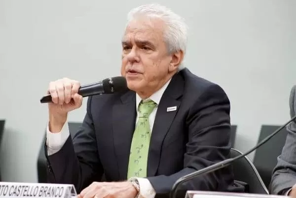 Ex-presidente da Petrobras diz que tinha provas de crimes de Bolsonaro