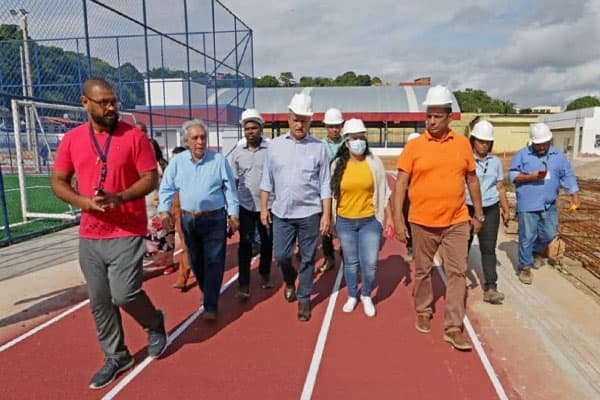 Governador vistoria obras de construção e ampliação de escolas em Ilhéus