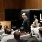 Vídeo: Presidente da Funai é expulso de evento na Espanha