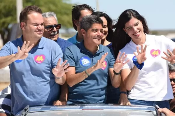 ACM, Ana Coelho e Cacá visitam 17 cidades do interior neste final de semana