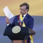 Primeiro presidente de esquerda, Gustavo Petro toma posse na Colômbia