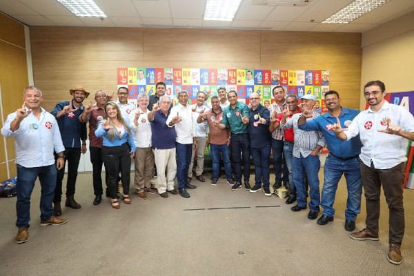 Mais 100 prefeitos e prefeitas se reúnem com Jerônimo e gravam vídeos de apoio