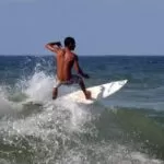 Praia de Ipitanga sedia 2ª edição do Bahia Surf Festival; saiba como se inscrever