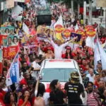 Jerônimo Rodrigues e o time de Lula atraem multidão em caminhada em Itinga