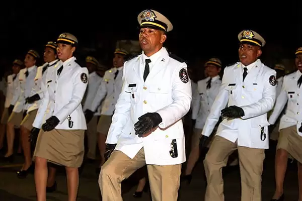 Polícia Militar forma 78 oficiais em cerimônia na Vila Militar, em Salvador