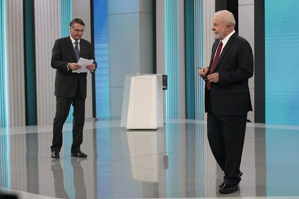 Debate na Globo: Lula e Bolsonaro comparam governos e trocam acusações