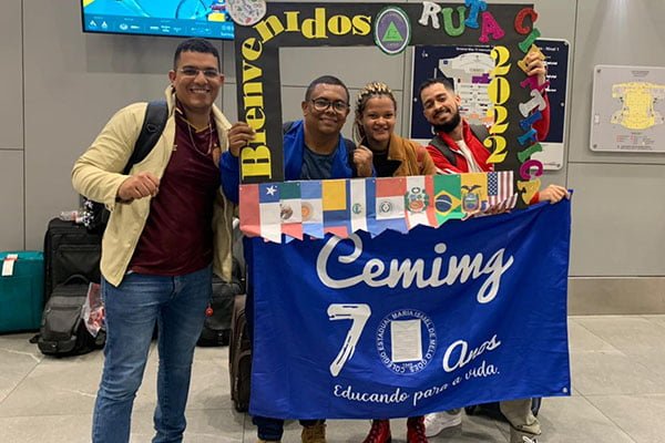 Estudante da rede estadual de Catu apresenta pesquisa de educação antirracista no Chile