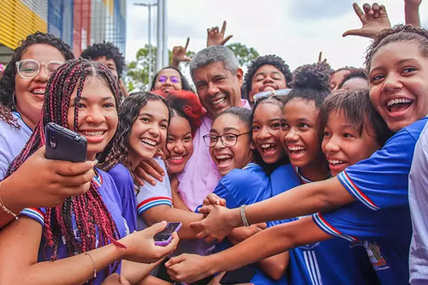 No Dia Nacional da Alfabetização, Jerônimo reafirma que vai enfrentar analfabetismo e fortalecer educação