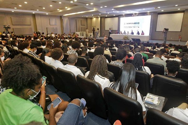Programa Primeiro Emprego realiza seminário com sugestões de melhorias propostas por beneficiários