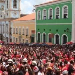 Festa de Santa Bárbara leva milhares de pessoas ao Largo do Pelourinho