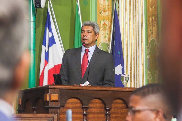 Jerônimo comparece à Câmara de Salvador na última sessão conduzida por Geraldo Júnior