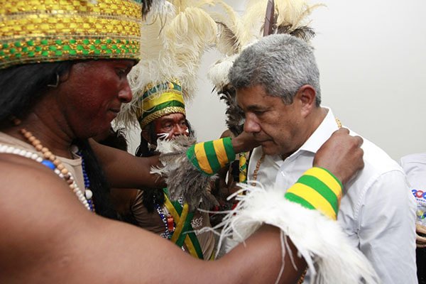 Jerônimo participa das comemorações pelos 200 anos de Independência da Bahia em Itaparica