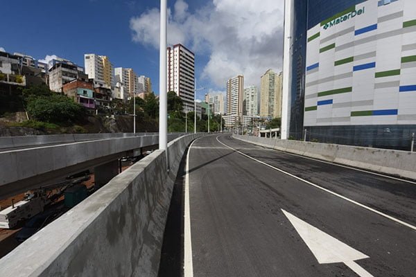 Prefeitura inaugura complexo viário Rei Pelé, entre Garibaldi e Lucaia