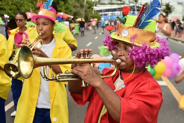 Fuzuê abriu o pré-Carnaval de Salvador com mais de 40 atrações na orla
