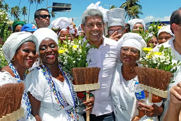 Governador Jerônimo Rodrigues participa dos 118 anos da Lavagem de Itapuã