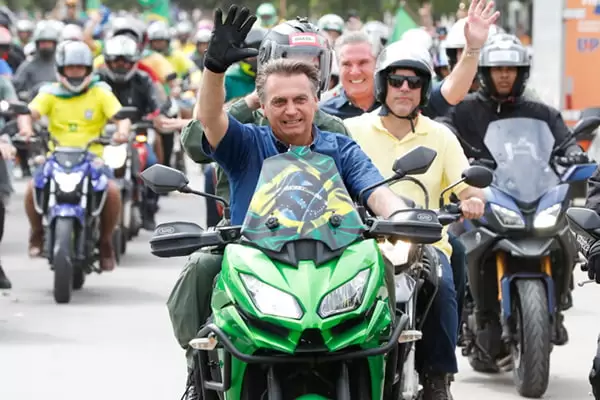 Gastos de Bolsonaro com cartão corporativo beiram R$ 700 mil em eventos de campanha