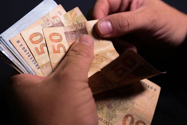 Cashback tributário devolverá impostos às famílias mais pobres; entenda