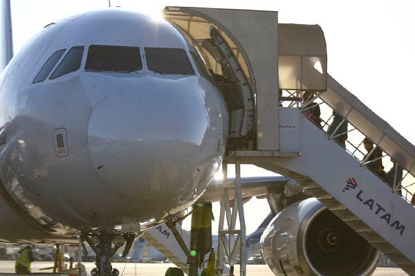 Estudo mostra que faltam mulheres negras em companhias aéreas do país
