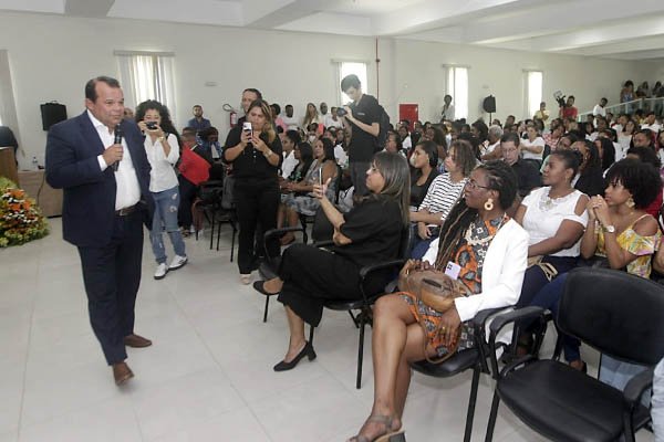 Programa Qualifica Bahia certifica mais 500 novos profissionais em Salvador