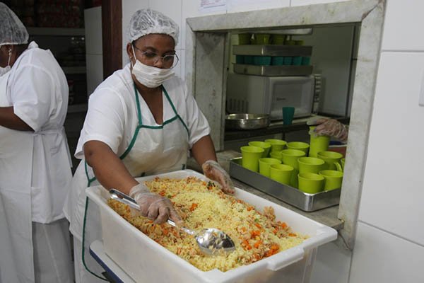 Jerônimo garante R$ 50 milhões em produtos da agricultura familiar para a alimentação escolar