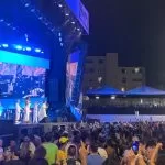 Artistas e população celebram os 474 anos de Salvador em show no Farol da Barra