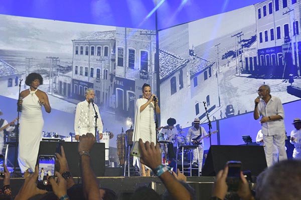 Viva Salvador: Caetano, Gil, Ivete e Luedji reverenciam Salvador em show histórico