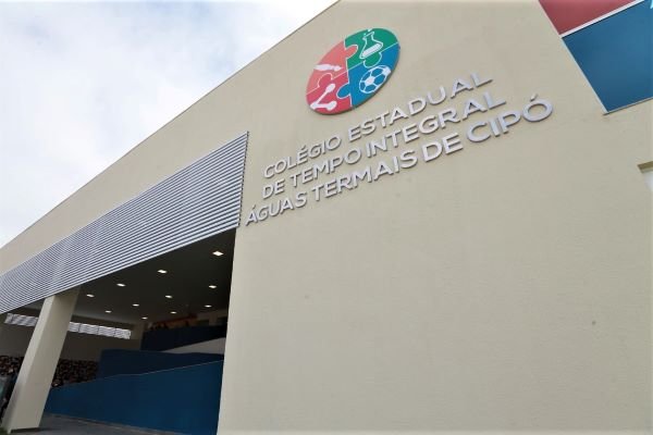 Nos 92 anos de Cipó, Governo do Estado entrega escola e série de obras