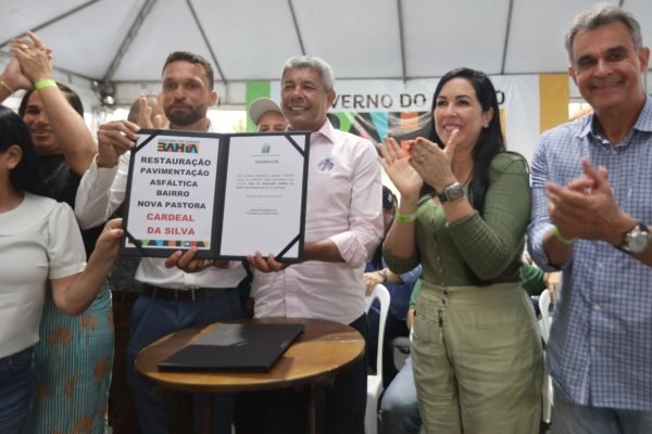 Governo do Estado entrega e autoriza obras de pavimentação e iluminação em Cardeal da Silva