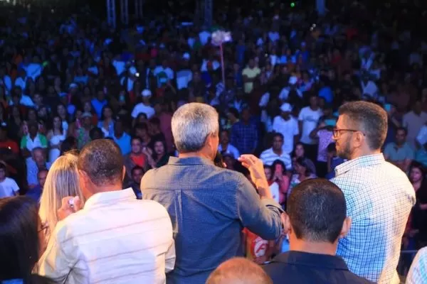 Governador Jerônimo Rodrigues prestigia festa de São Pedro em Iuiu