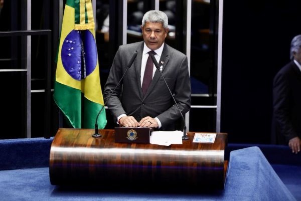 No Congresso Nacional, Jerônimo participa de homenagem ao Bicentenário do 2 de Julho