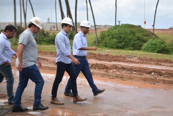 Requalificação da orla de Pituaçu passa por vistoria; conclusão está prevista para 2024