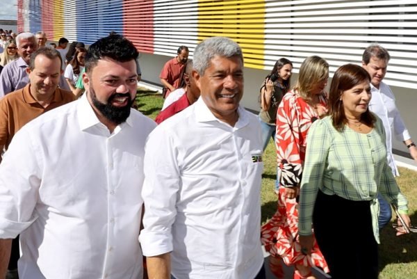 Em Crisópolis, Governo do Estado entrega obras de Educação, Segurança e Infraestrutura