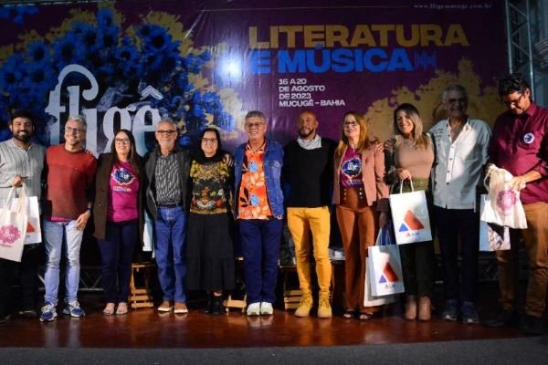 Três mil livros do selo ALBA cultural são distribuídos na Fligê