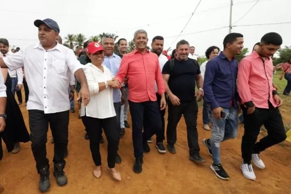 Governador acompanha inauguração de estruturas em Escola de Agroecologia em Prado