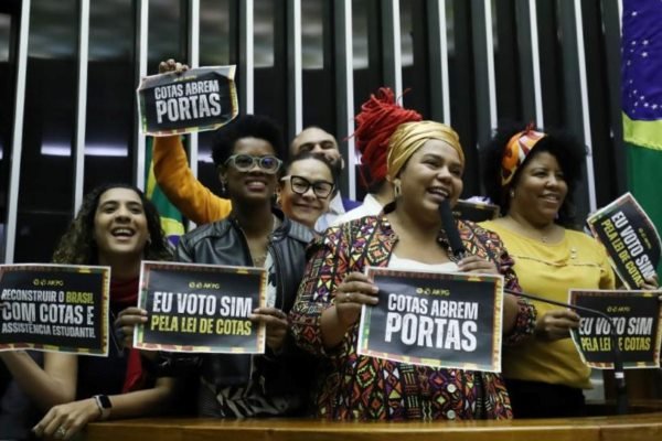 Câmara aprova projeto que reformula política de cotas nas universidades federais