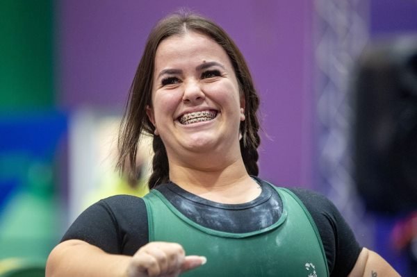 Mariana D'Andrea é campeã mundial de halterofilismo paralímpico