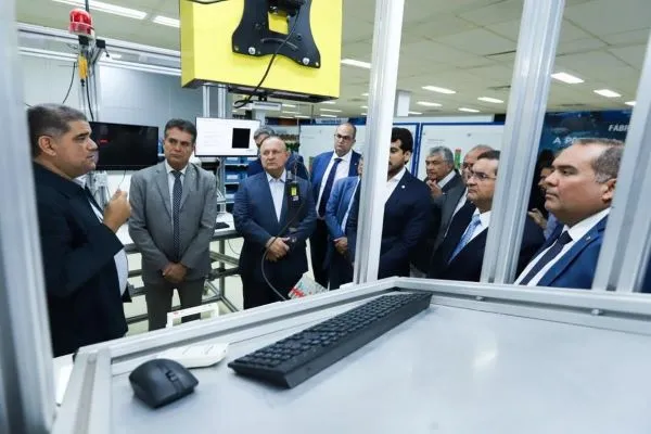 Sandro Régis visita Senai/Cimatec e exalta excelência da atividade científica na Bahia