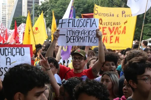 Votação do relatório do Novo Ensino Médio é adiada para 2024