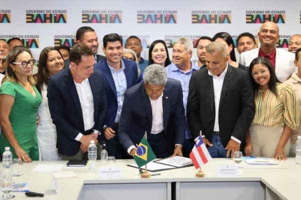 Governador autoriza licitação de R$ 130 milhões para iniciar sistema de água em Praia do Forte