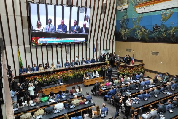 Sessão solene marca reinício dos trabalhos legislativa na ALBA