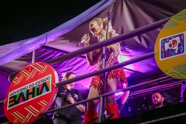 Solange Almeida comemora a passagem pelo Carnaval de Salvador pela 15° vez